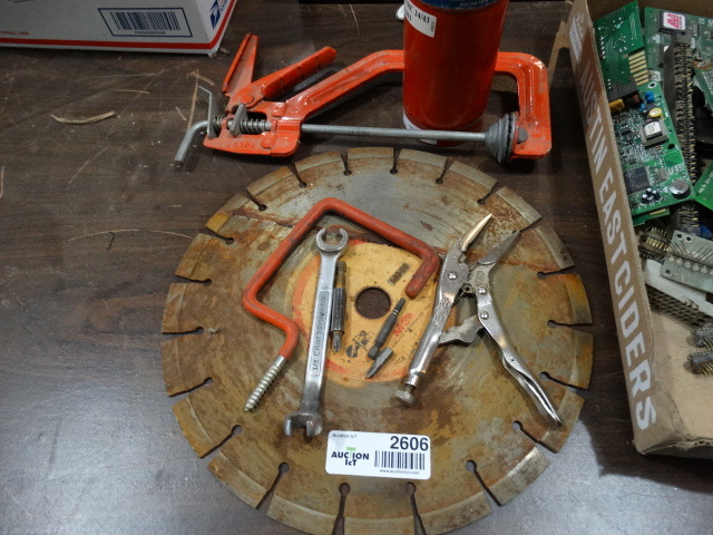 lot 2606 image: Saw blade & misc. tools
