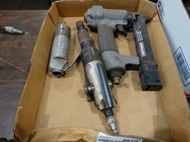 lot 2610 image: 3 phnuematic tools