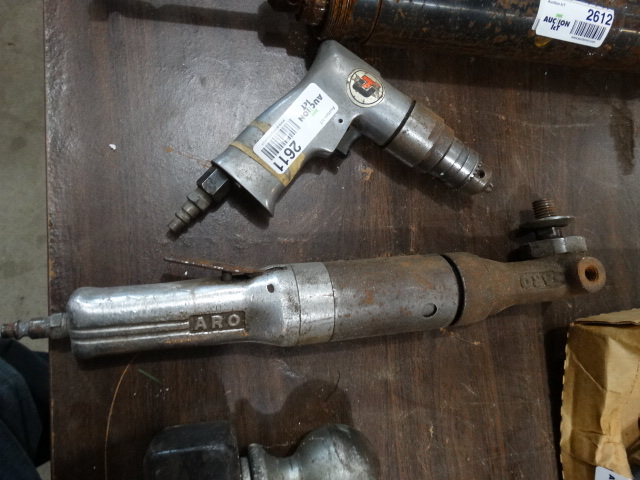 lot 2611 image: Air grinder & air drill