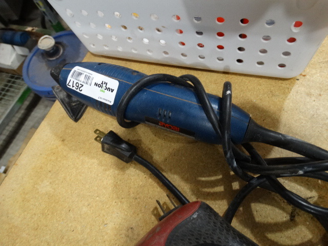 lot 2617 image: Ryobi sander