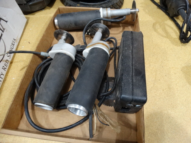 lot 2620 image: 3 handheld saws w blades