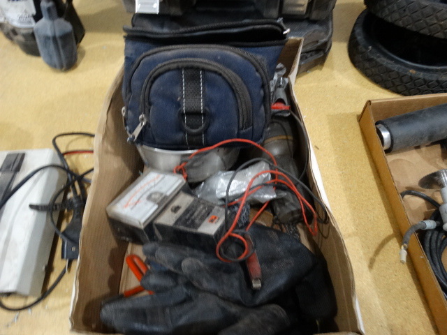 lot 2621 image: Lot of misc hardware tools