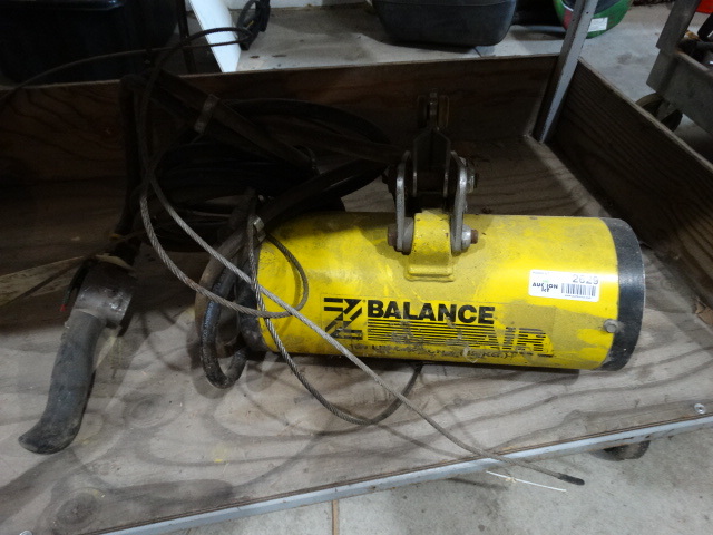 lot 2629 image: Z balance 150 lb overhead crane
