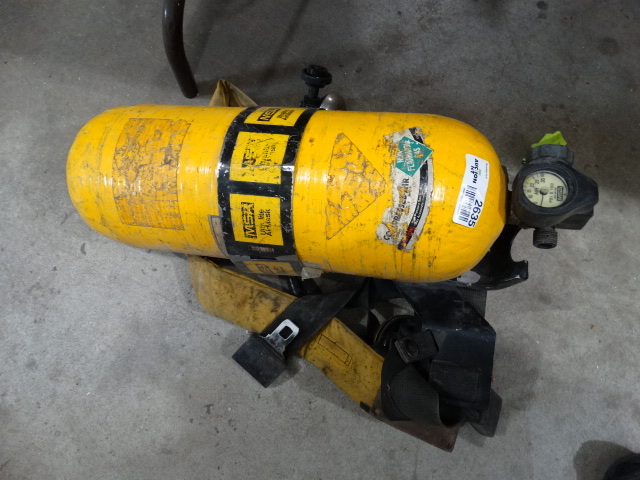 lot 2635 image: MSA ultralight air mask set