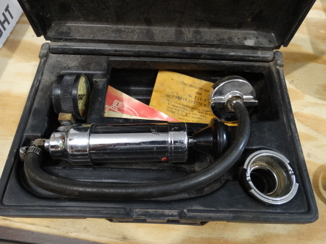 lot 2642 image: Pressurized cooling system tester in case