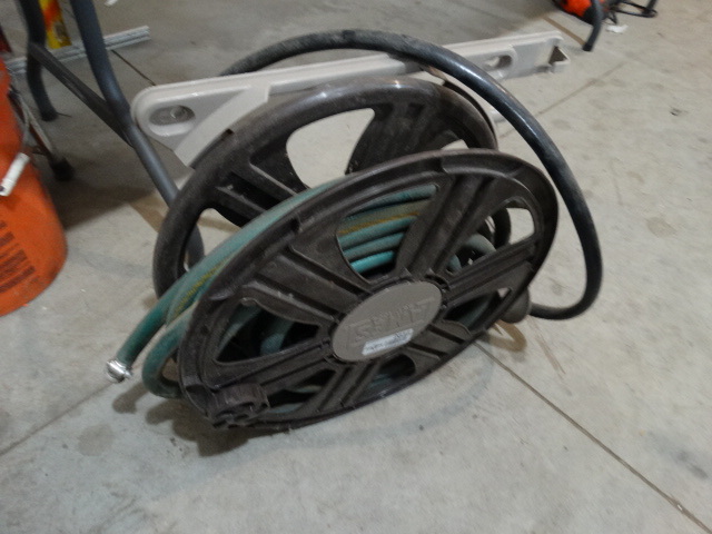 lot 2656 image: Hose reel w hose