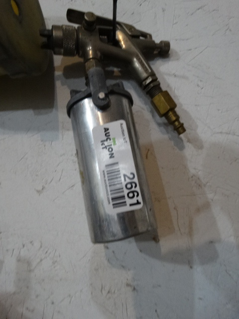 lot 2661 image: Air spray gun