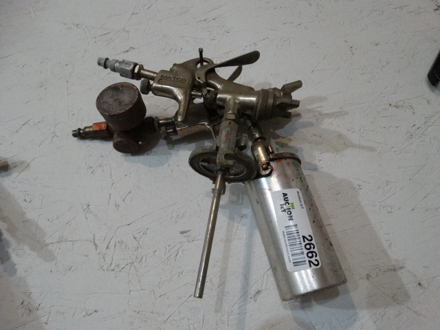 lot 2662 image: 2 Air spray guns