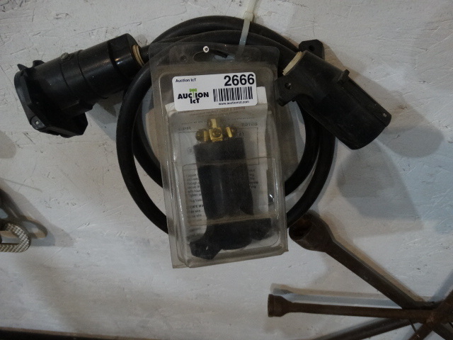 lot 2666 image: Trailer plugs