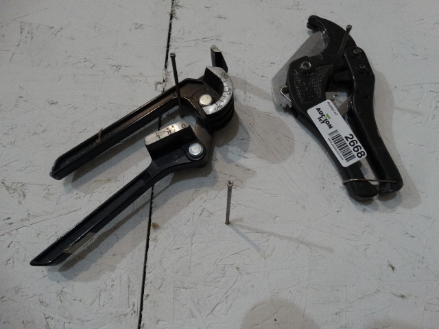 lot 2668 image: 2 hand tools- cutters
