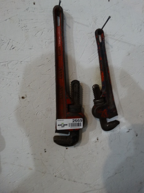 lot 2669 image: 2 pipe wrenches