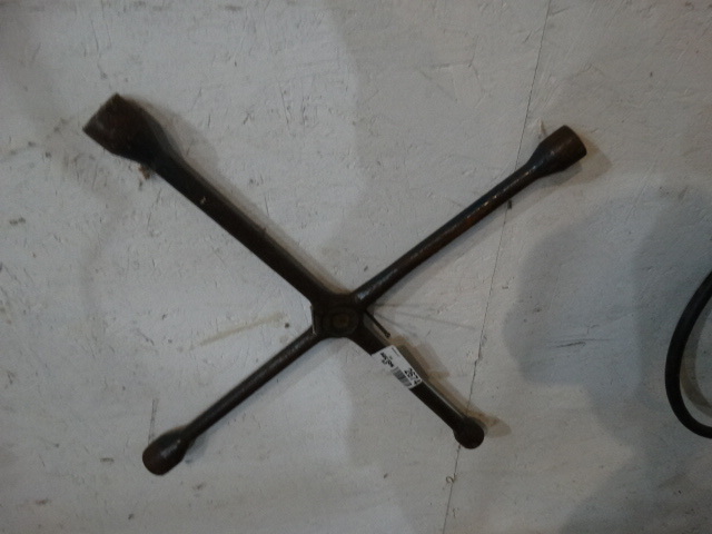 lot 2674 image: 4 way tire tool