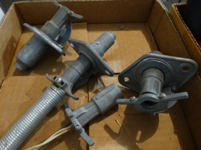 lot 2695 image: Trailer plugs