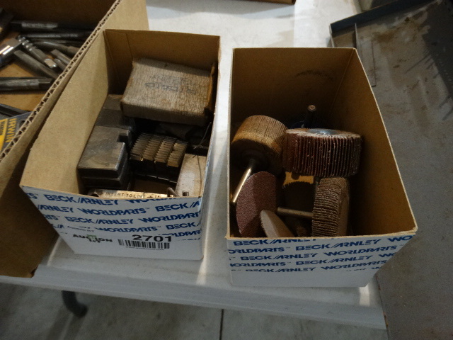 lot 2701 image: Box of various cutters