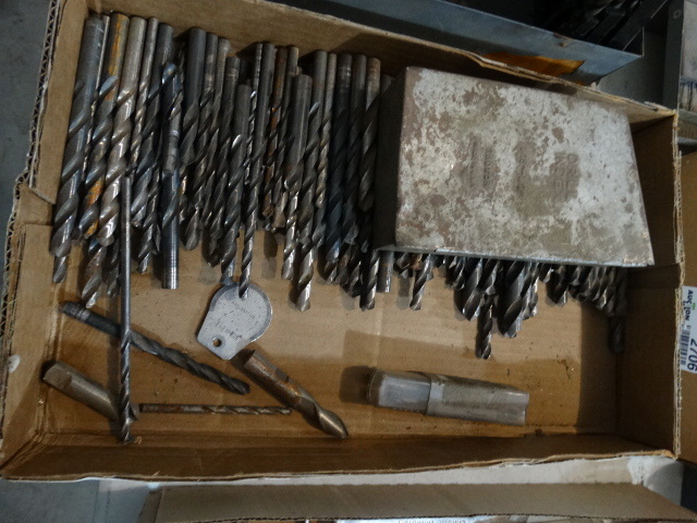 lot 2705 image: Lot of various drill bits w case