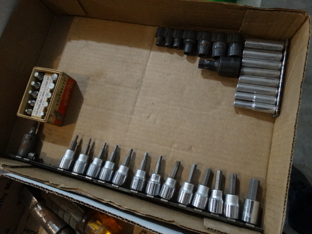 lot 2712 image: Lot of sockets