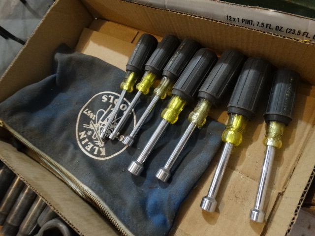 lot 2713 image: Set of nut drivers