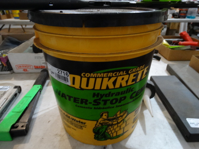 lot 2716 image: Bucket of quikrete