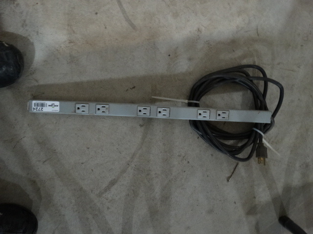 lot 2724 image: Power strip
