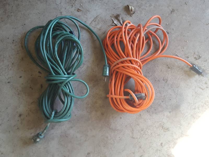 lot 3490 image: 2 Extension Cords