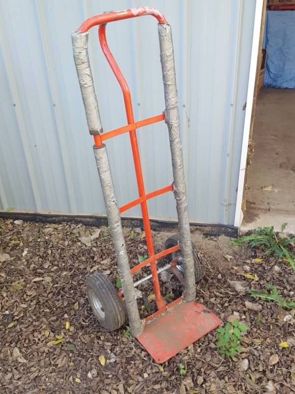 lot 3492 image: 2 Wheel Dolly with Pneumatic Tires