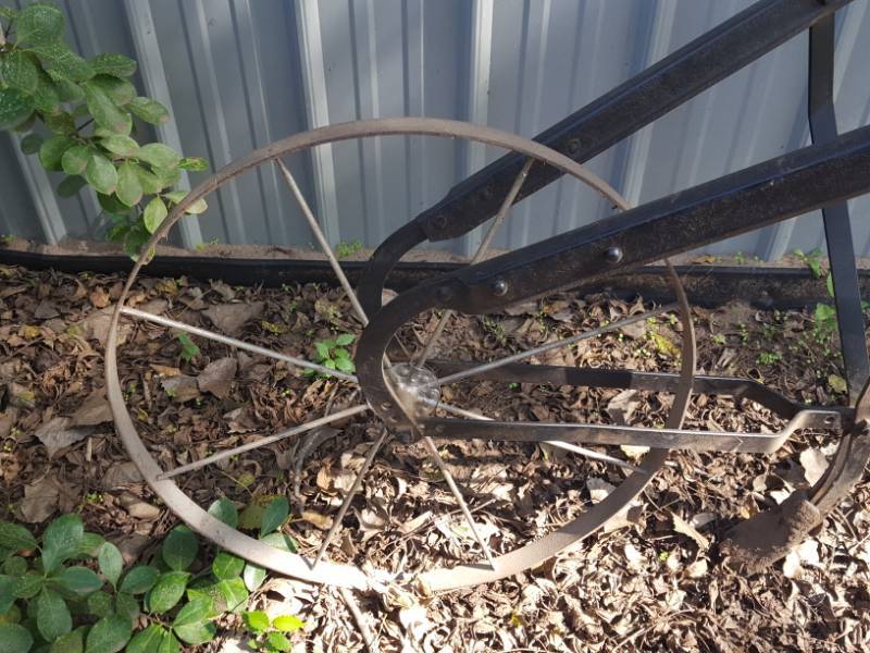 lot 3575 image: Walk Behind Cultivator