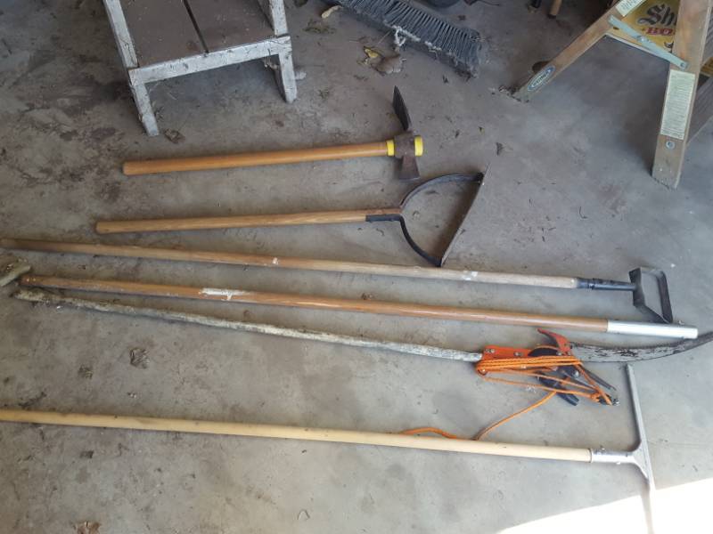 lot 3586 image: Long Handle Tools - Pick Axe