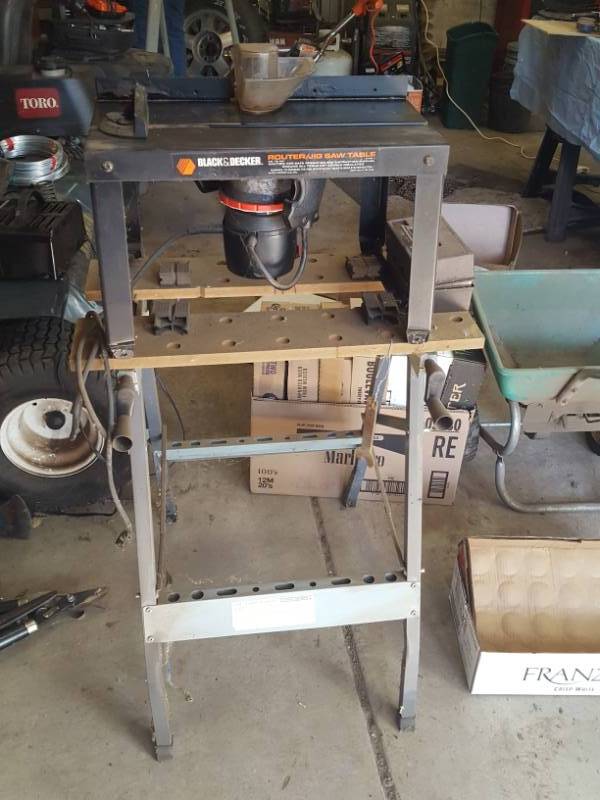 lot 3590 image: Craftsman Router with Bits and Table on Workbench