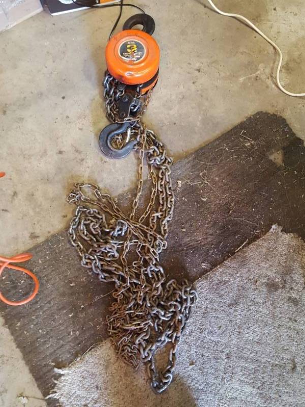 lot 3592 image: 3 Ton Chain Hoist