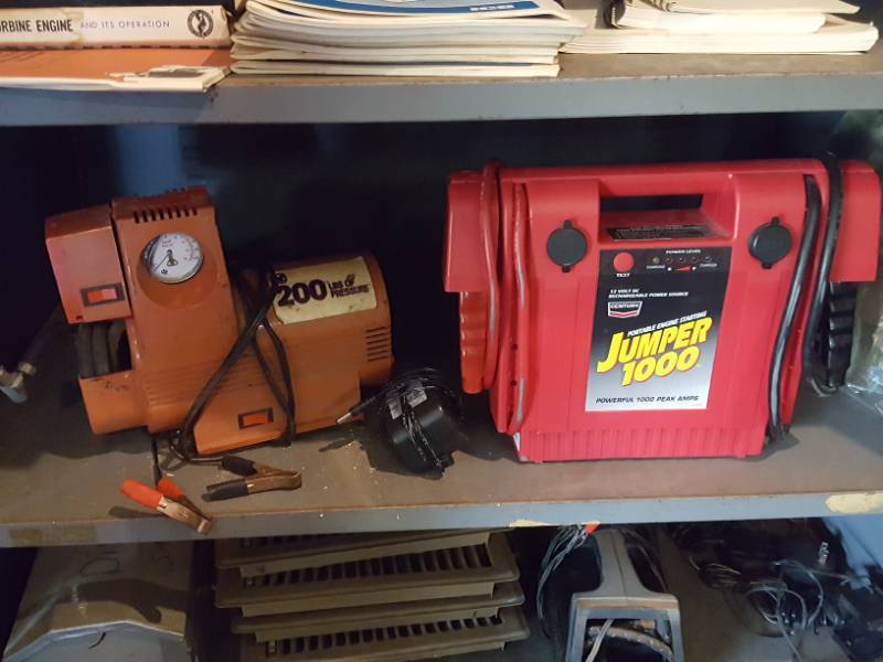 lot 3596 image: Jump Box and 12V Air Compressor
