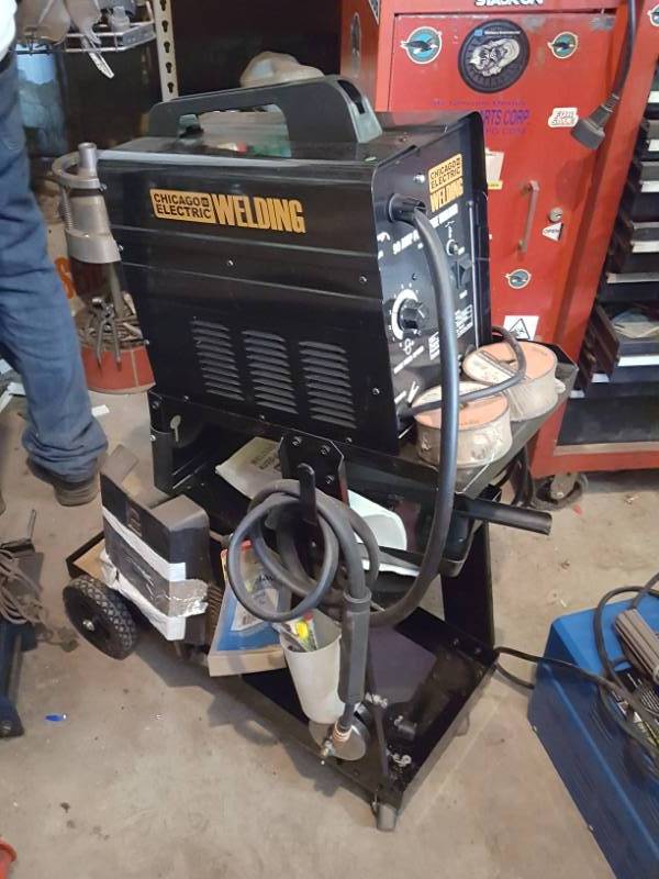 lot 3598 image: 90 Amp Flux Wire Welder on Cart