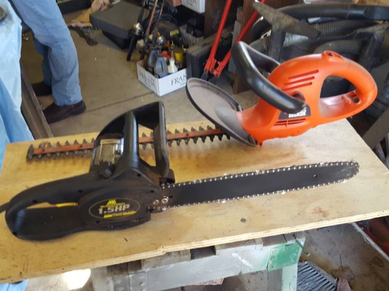 lot 3671 image: Electric Chainsaw and Hedge Trimmer