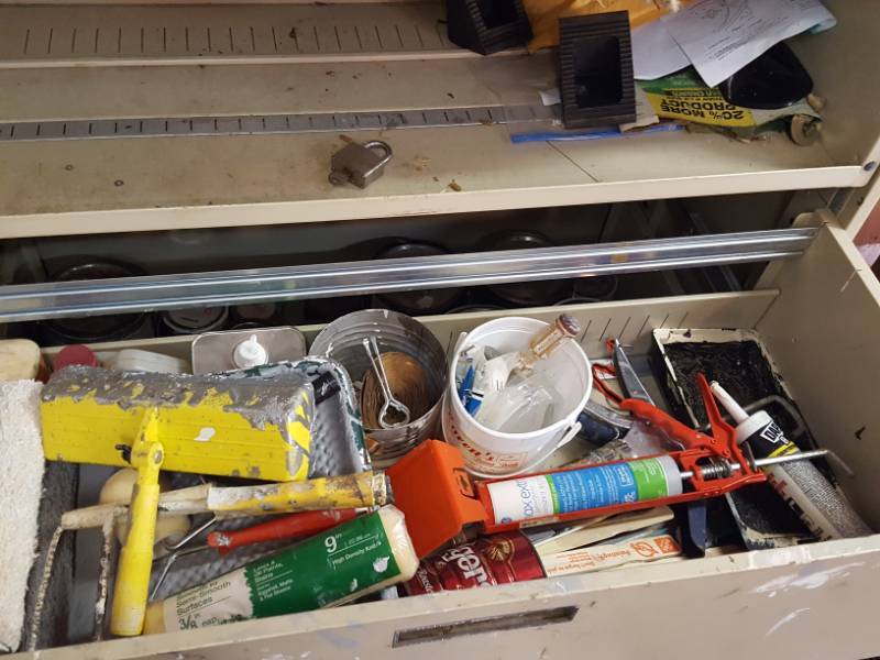 lot 3675 image: Painting Supplies in 2 Drawers