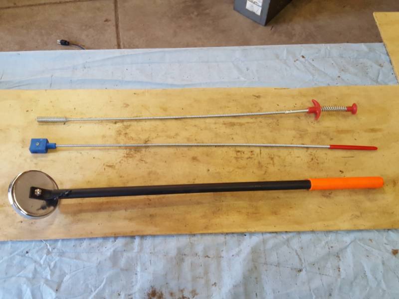 lot 3679 image: 2 Magnets and Pick up tool