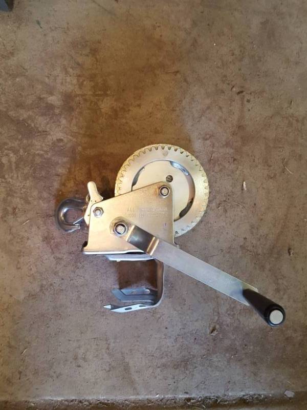 lot 3746 image: Cable Winch - 1000lb Capacity