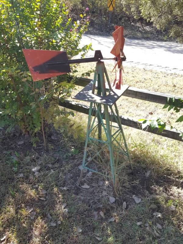 lot 3753 image: Small Windmill Yard Decor