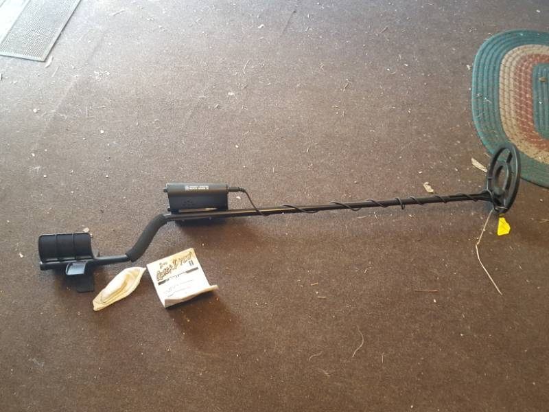 lot 3778 image: Quick Draw II Metal Detector
