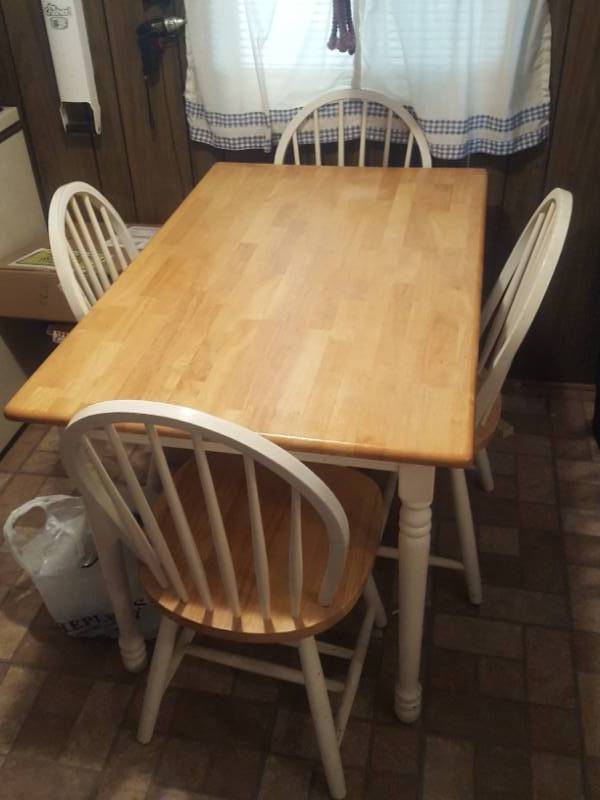 lot 3783 image: Dinning Table with 4 Chairs