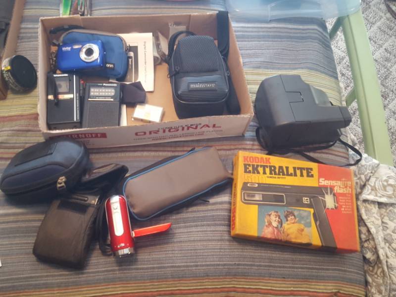 lot 3794 image: Assorted Cameras