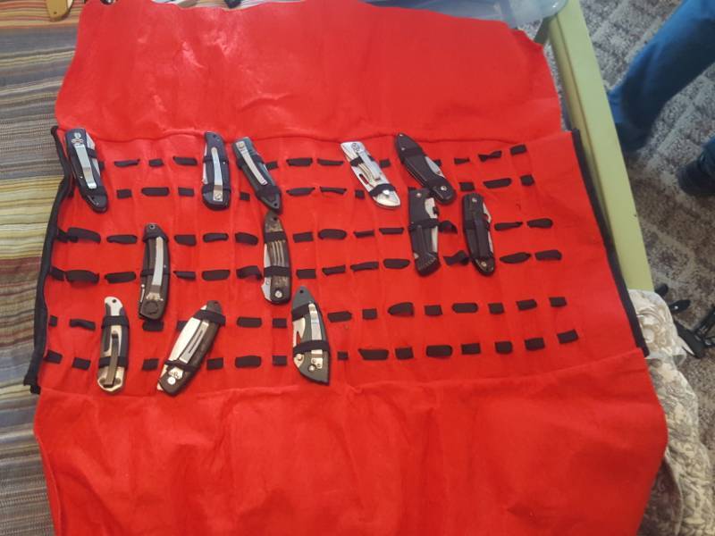 lot 3805 image: Roll up Case with 12 Knives
