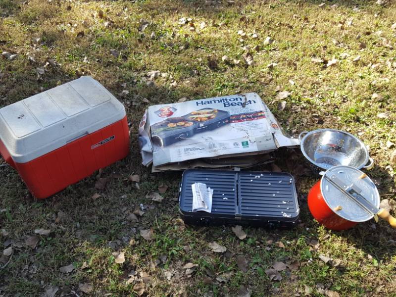 lot 3758 image: Cooler, Grill  Griddle and Popcorn Popper