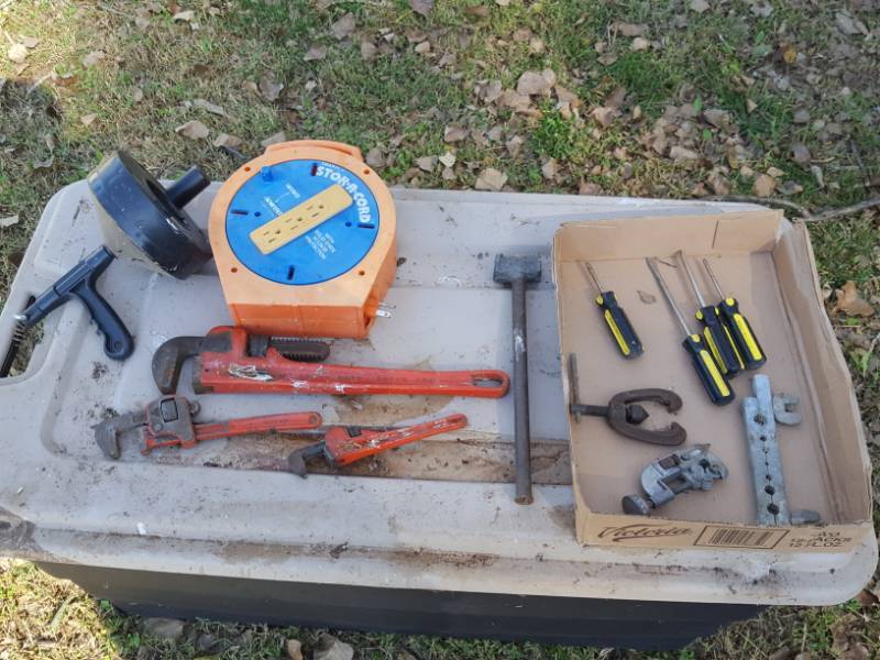 lot 3759 image: Assorted Tools - Cord and Pipe Wrenches