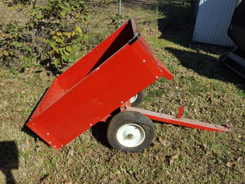 lot 3765 image: Dumping Garden Trailer - Tires are flat