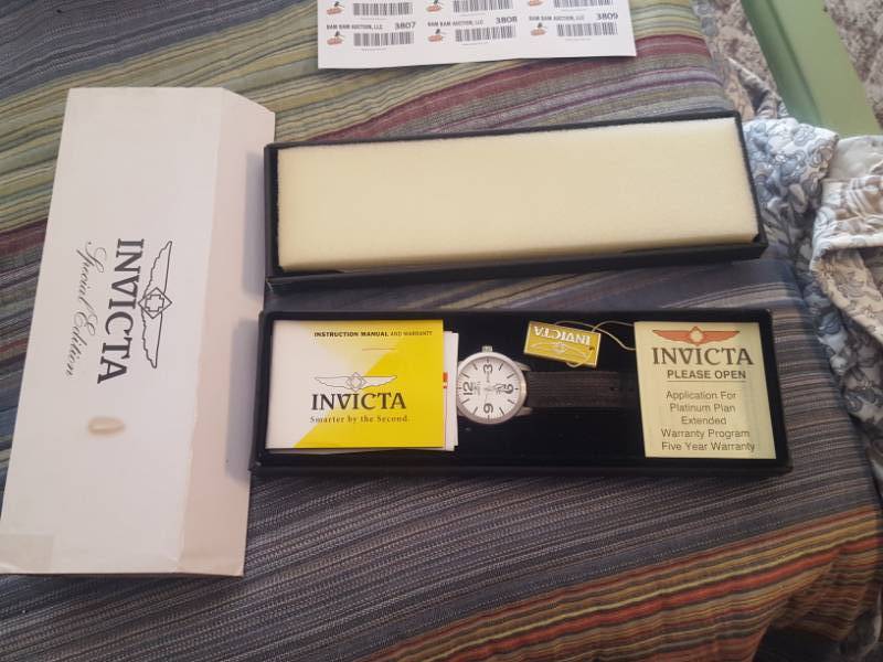 lot 3792 image: Invicta Watch