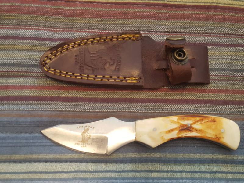 lot 3796 image: The Bone Collector Knife with Sheath
