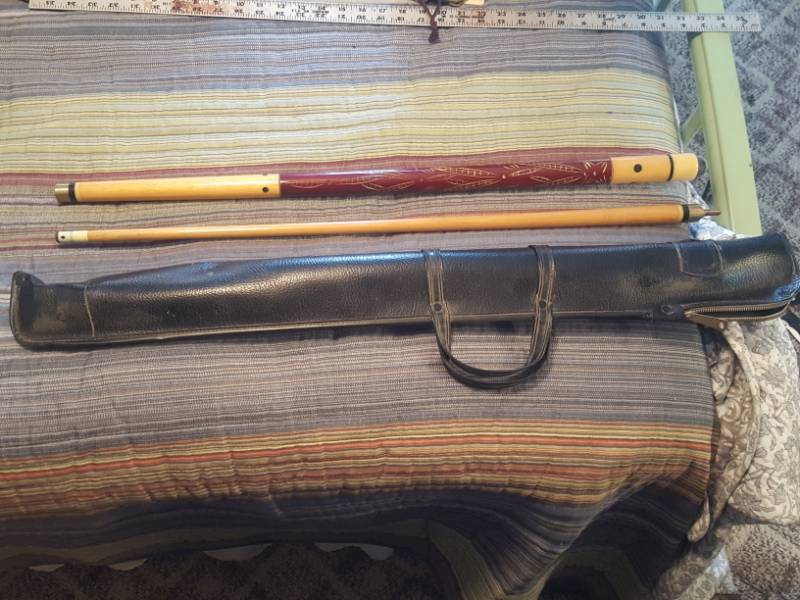 lot 3870 image: Pool Cue with Bag