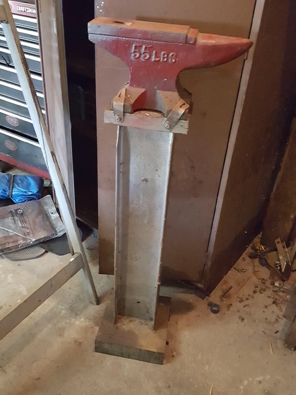 lot 3502 image: Anvil on Heavy Duty Stand