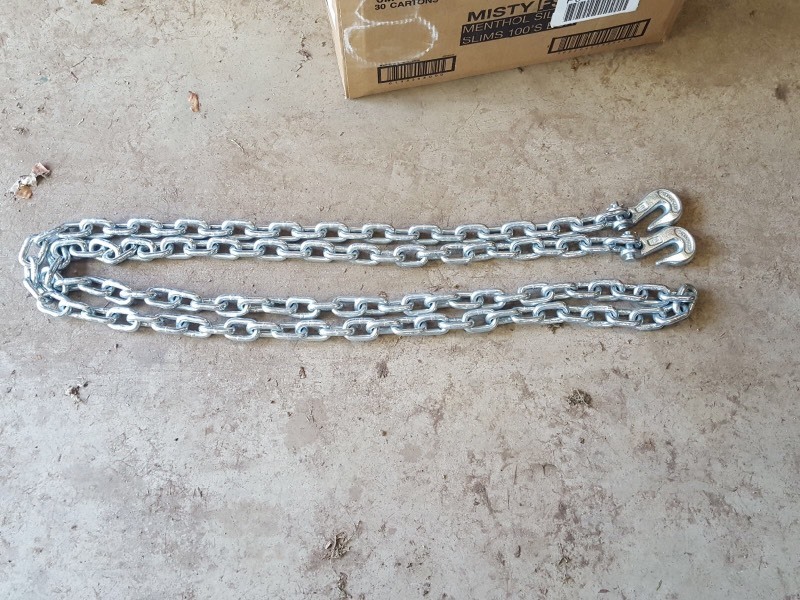 lot 3571 image: Chain with 2 hooks - approx 12