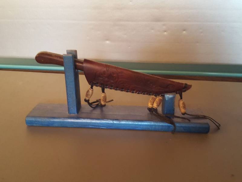lot 3829 image: Knife in Sheath on Stand