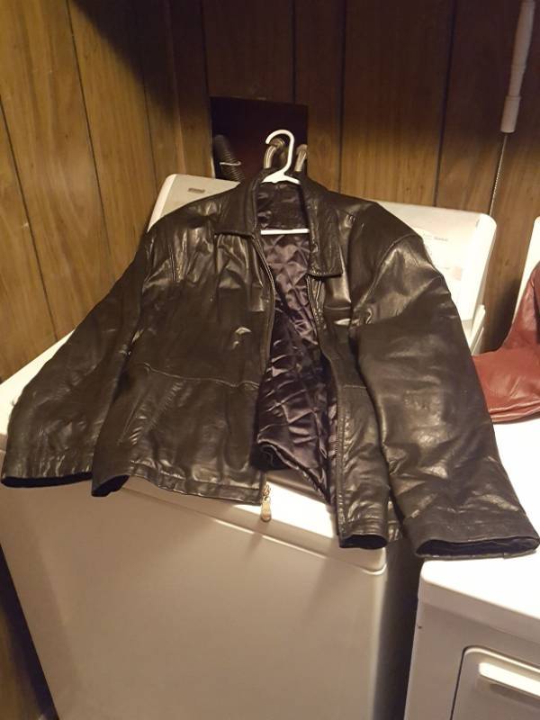 lot 3834 image: Black Leather Coat - Size Medium
